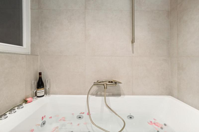 Lavie Maison Hot Tub And Ac Near Arc De Triomphe Paris Eksteriør billede